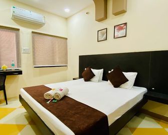 Best Homestay By Tg Heights - Ujjain - Bedroom