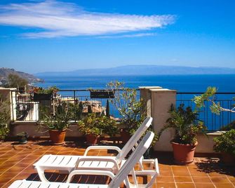 Hotel Condor - טאורמינה - מרפסת