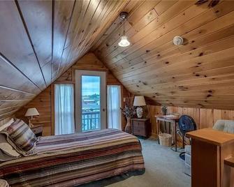 Waterfront Home with dock and a sunset view - Alexandria Bay - Slaapkamer