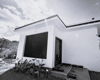 Leaf N Leisure - Deluxe 2 Bedroom Private Villa - Vagamon - Lobby