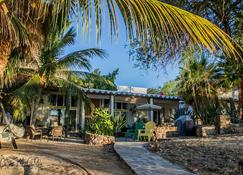 Fly into Loreto. On Beach! 4 bdr, 3 king suites! Coyote bay-on Concepcion Bay - Mulegé - Edifício