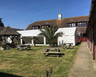 Abbey Hotel & Conference Centre - Sheerness - Patio