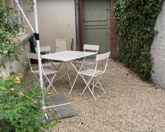 A Proximité du Zoo de Beauval et des Chateaux de la Loire ! Jolie Petite Maison - Chabris - Patio
