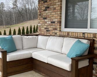 295 is 5 minutes from dam with boat launch and pontoon boat for rent. - Jasper