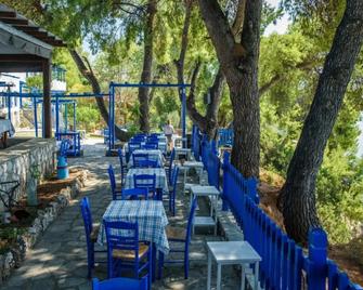 Virginia Hotel - Elia Nikitis - Terasa
