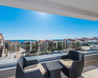 Apartments with pool Villa Zora - Novaglia - Balcone