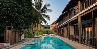 琅勃拉邦梅森黛拉布酒店 - 龍坡邦 - 龍坡邦 - 游泳池