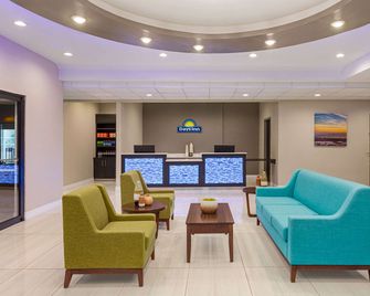 Days Inn & Suites by Wyndham Tomball/Houston NW - Tomball - Lobby