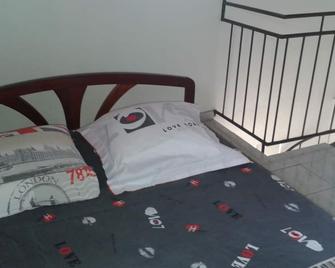 Votre Bungalow 'Petit Trésor' Vintage 80 - Le Carbet - Chambre