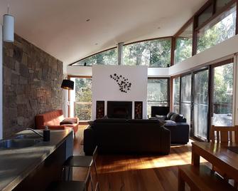 Sawmill Mountain Retreat- dcs retreats - Mount Buller - Living room