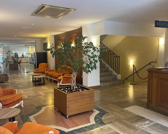 Grand Hotel De Calvi - קאלבי - לובי