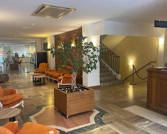 Grand Hotel De Calvi - קאלבי - לובי