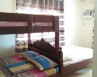 Den's Transient House - Alaminos - Bedroom