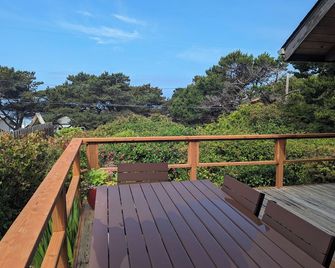 Remodeled Family Friendly Beach House with Vaulted Ceilings - Lincoln Beach - Balcón