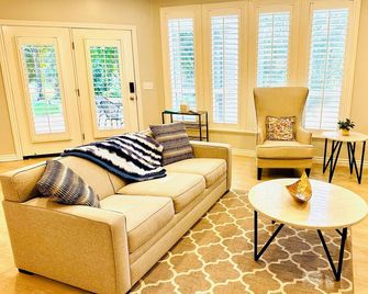 Charming spacious 2-bed 2-bath guest suite in family friendly South Jordan - South Jordan - Sala de estar