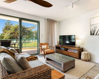 Apartment 3 Surfside - Byron Bay - Living room