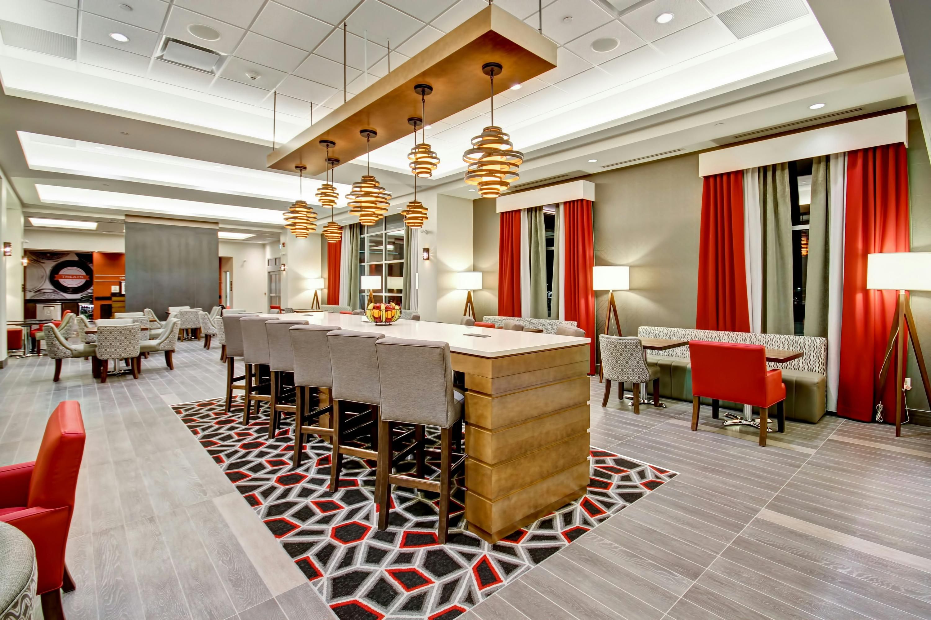 Hampton Inn & Suites by Hilton Medicine Hat - Medicine Hat - Lobby