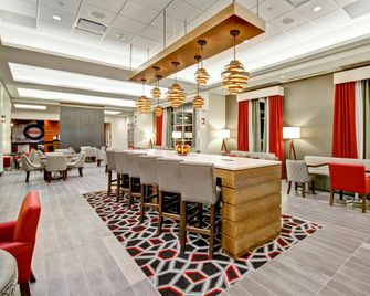 Hampton Inn & Suites by Hilton Medicine Hat - Medicine Hat - Lobby