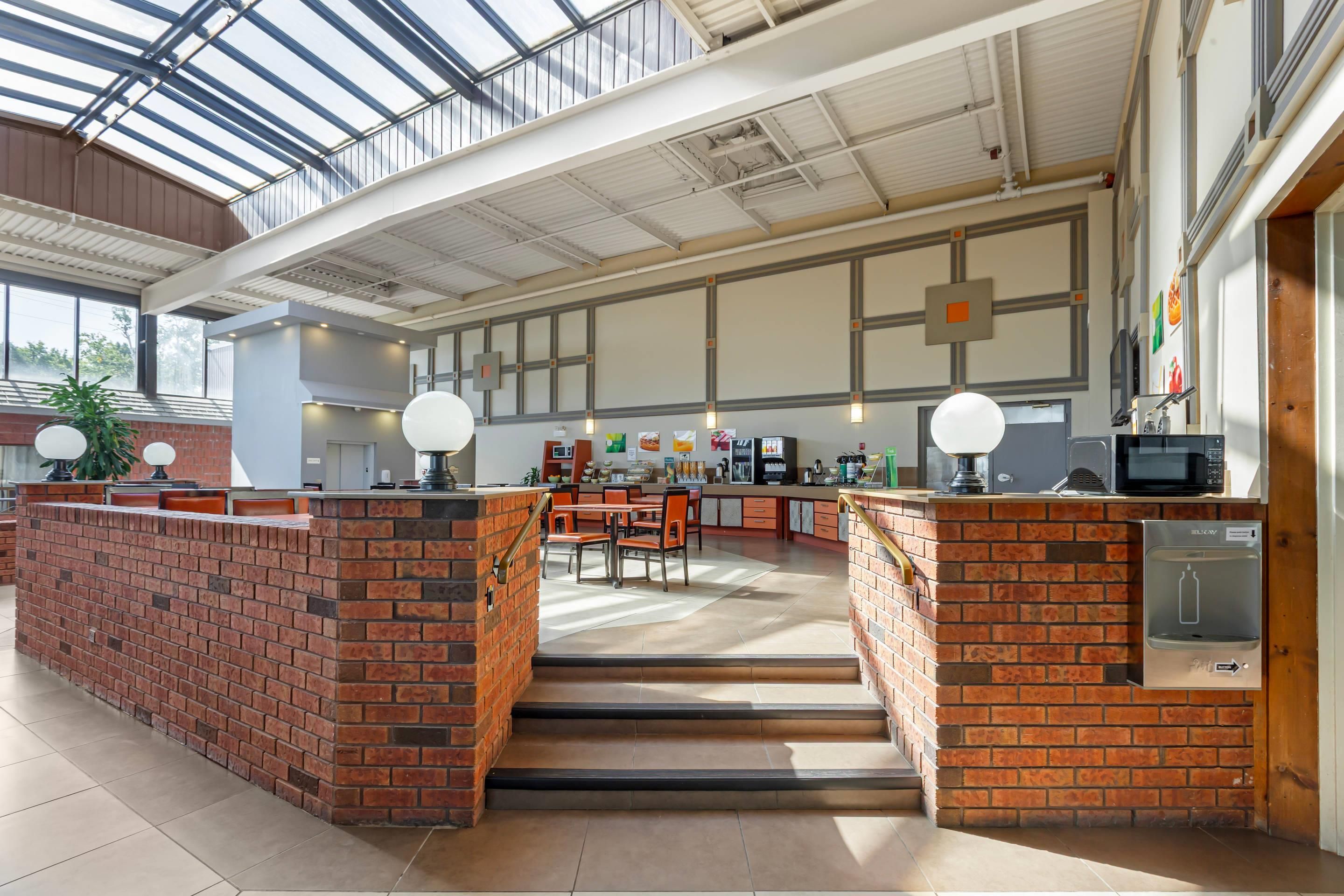 Quality Inn & Conference Centre - Midland - Essbereich
