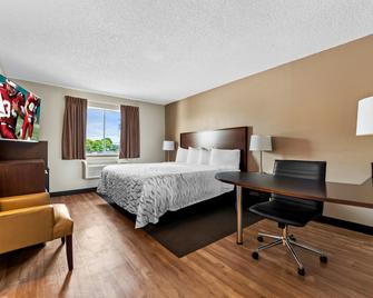 Red Roof Inn Plus+ & Suites Malone - Malone - Slaapkamer