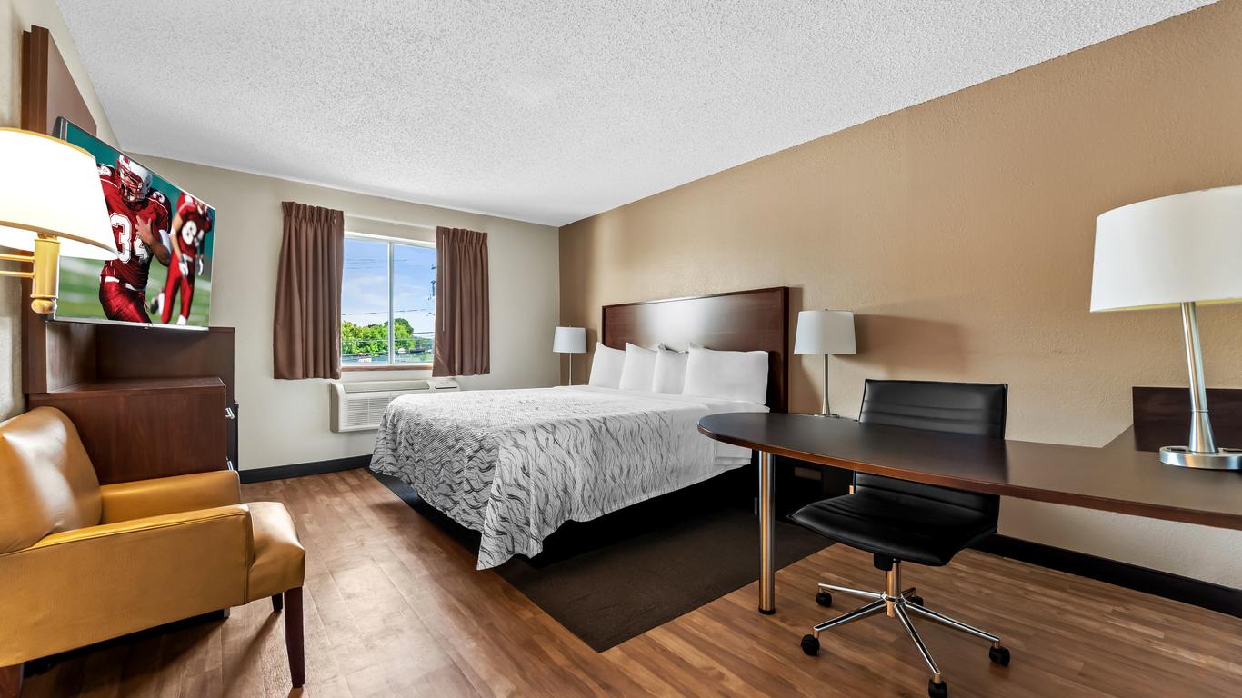 Red Roof Inn Plus+ & Suites Malone