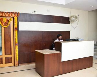 Hotel Sitara Grand - Rājahmundry - Rezeption