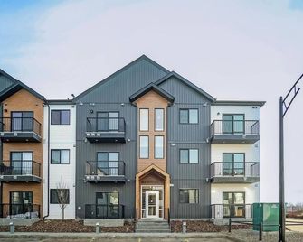 Condo w 2 Beds 13 Mins from West Edmonton Mall - Spruce Grove - Edificio