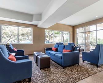 Comfort Suites Medical Center near Six Flags - San Antonio - Wohnzimmer
