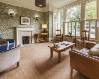 Ascot House - Harrogate - Living room