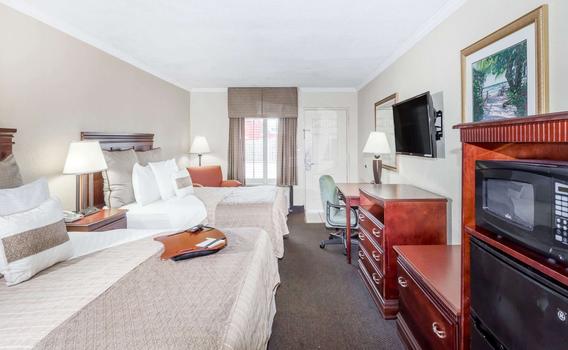 Days Inn By Wyndham Destin 55 1 6 6 Destin Hotel