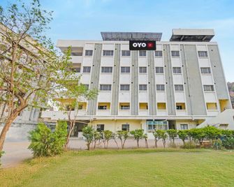 Hotel O Padmaja Residency - Gundlapalli - Building