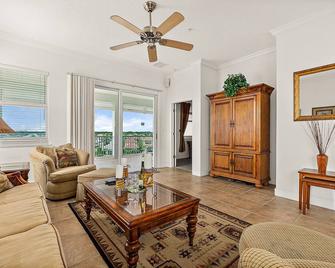 Corner 5th Floor Unit, Large & Spacious, Lake Views - Walk to Beach - Palm Coast - Living room