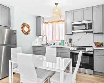 Honolulu Central 1 Bd 1 Ba - Honolulu - Kitchen
