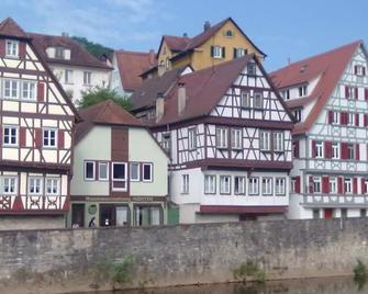 Nice city apartment quiet yet close to the center, only 300m from the train station - Schwäbisch Hall - Gebouw