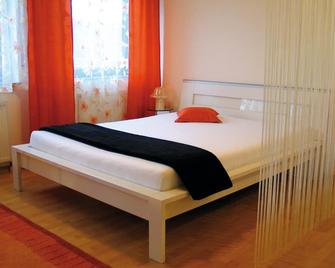 Your beautiful temporary home - Göppingen - Schlafzimmer