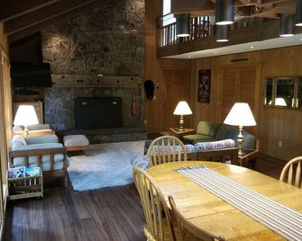 A Place to Gather - At The Heart Of All Black Butte Has To Offer - Black Butte Ranch - Dining room