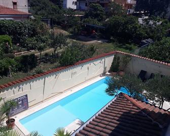 Hotel Makin - Novigrad - Piscina