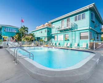 Cute One Bedroom at The Coral Resort apts - Clearwater Beach - Pool