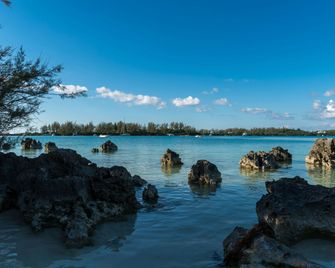 Grotto Bay Beach Resort - Hamilton - Strand