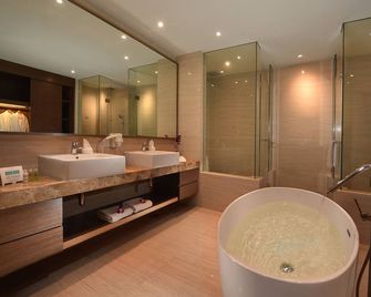 Bella Vista Waterfront Resort Langkawi - Langkawi - Bathroom