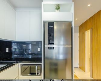 ELUs - Prédio com Piscina Rooftop a 350m da Praia! - Florianopolis - Kitchen