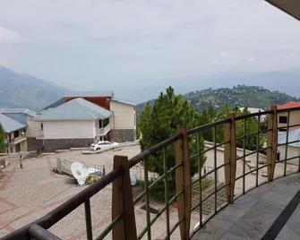 Lovely 1 bedroom condo with majestic views - Bhurban - Balcony