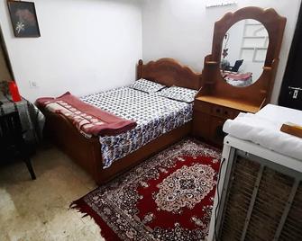 Private Room With Attached Bathroom - Hyderabad - Bedroom