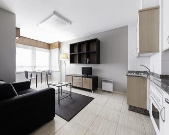 Someso Apartamentos Turisticos - A Coruña - Living room
