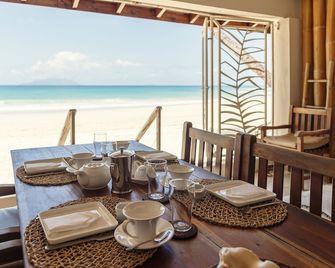 Clef des Iles - Beau Vallon - Buffet