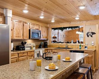 Huckleberry Hollow - Island Park - Kitchen