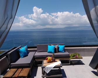 Mavi Panorama Villa - Cesme - Balkon
