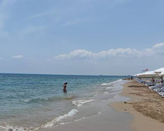 1 Bed Villa Sleeps 2 - Pool, Parking, Wifi - Kumyali - Playa