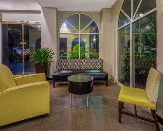 La Quinta Inn & Suites by Wyndham Miami Lakes - Miami Lakes - Salónek