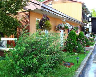 Hawberry Motel - Little Current - Widok na zewnątrz
